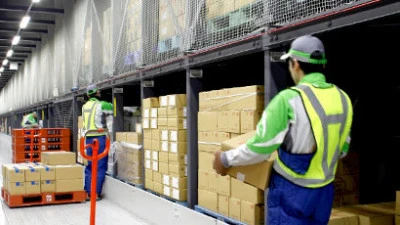 Japan plans to receive 820,000 foreign workers for the logistics sector
